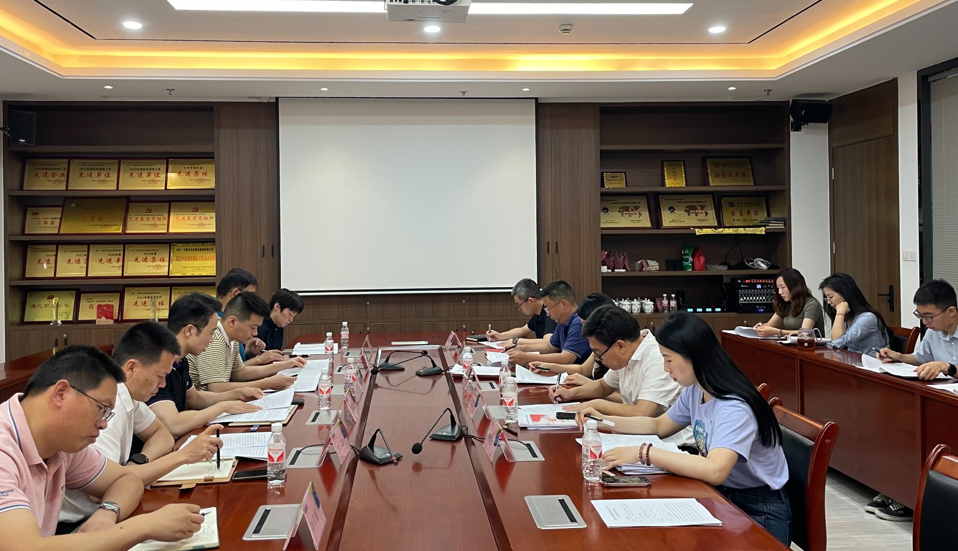 講黨性守黨規(guī)嚴黨紀——市交投集團領導赴市交投物流集團開展聯(lián)系點工作，葉嵐清拍攝2.jpg