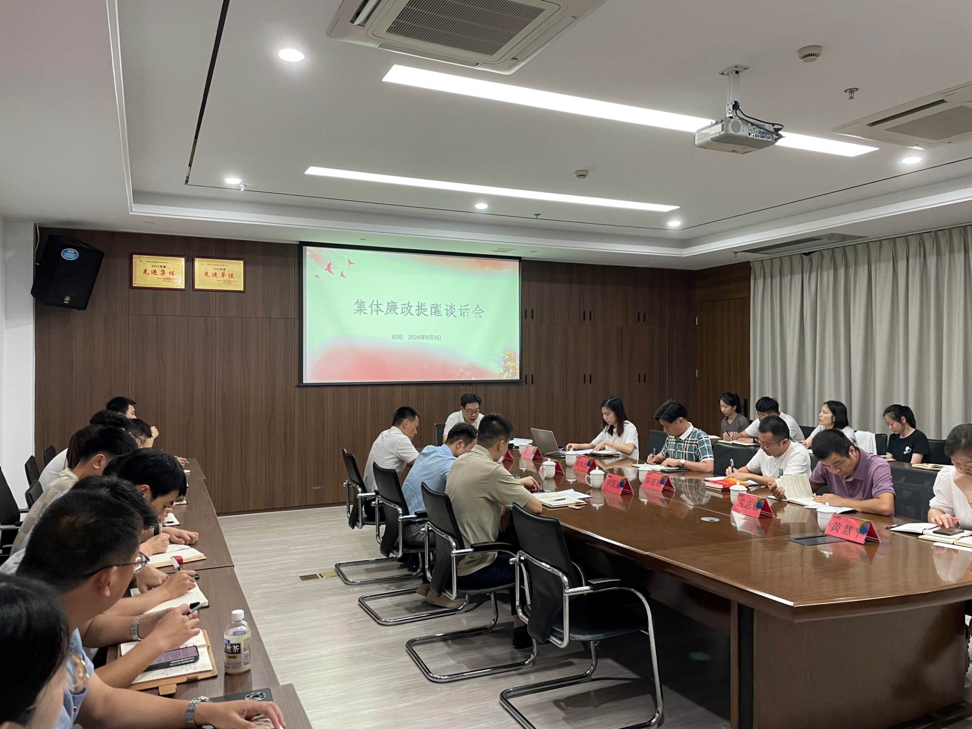 市交投集團(tuán)領(lǐng)導(dǎo)深入市交投物流集團(tuán)市交投勘察設(shè)計公司開展聯(lián)系點(diǎn)工作，葉嵐清拍攝2.jpg